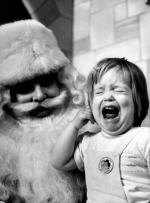 Alfred Eisenstaedt (American, 1898-1995), Enfant qui pleure avec le Père Noël à l'Ecole des Pères Noël, Albion, New York, 1961