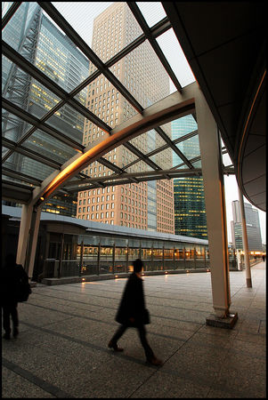 03_Walkin_Shiodome