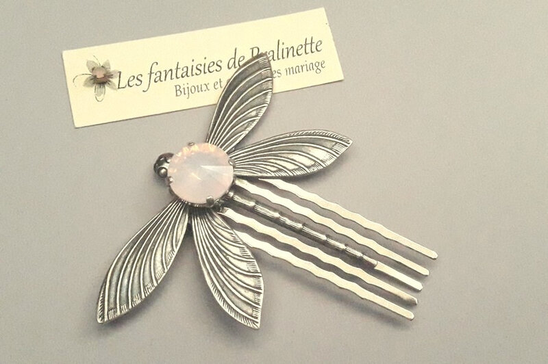 peigne-libellule-et-cabochon-en-cristal-bijoux-mariage-bijoux-intemporels-bijoux-cristal-rose-opal