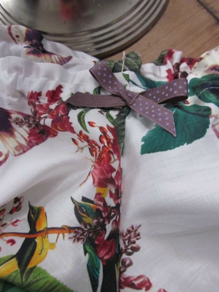 Culotte de satin de coton écru imprimé papillons et noeud prune à pois (3)