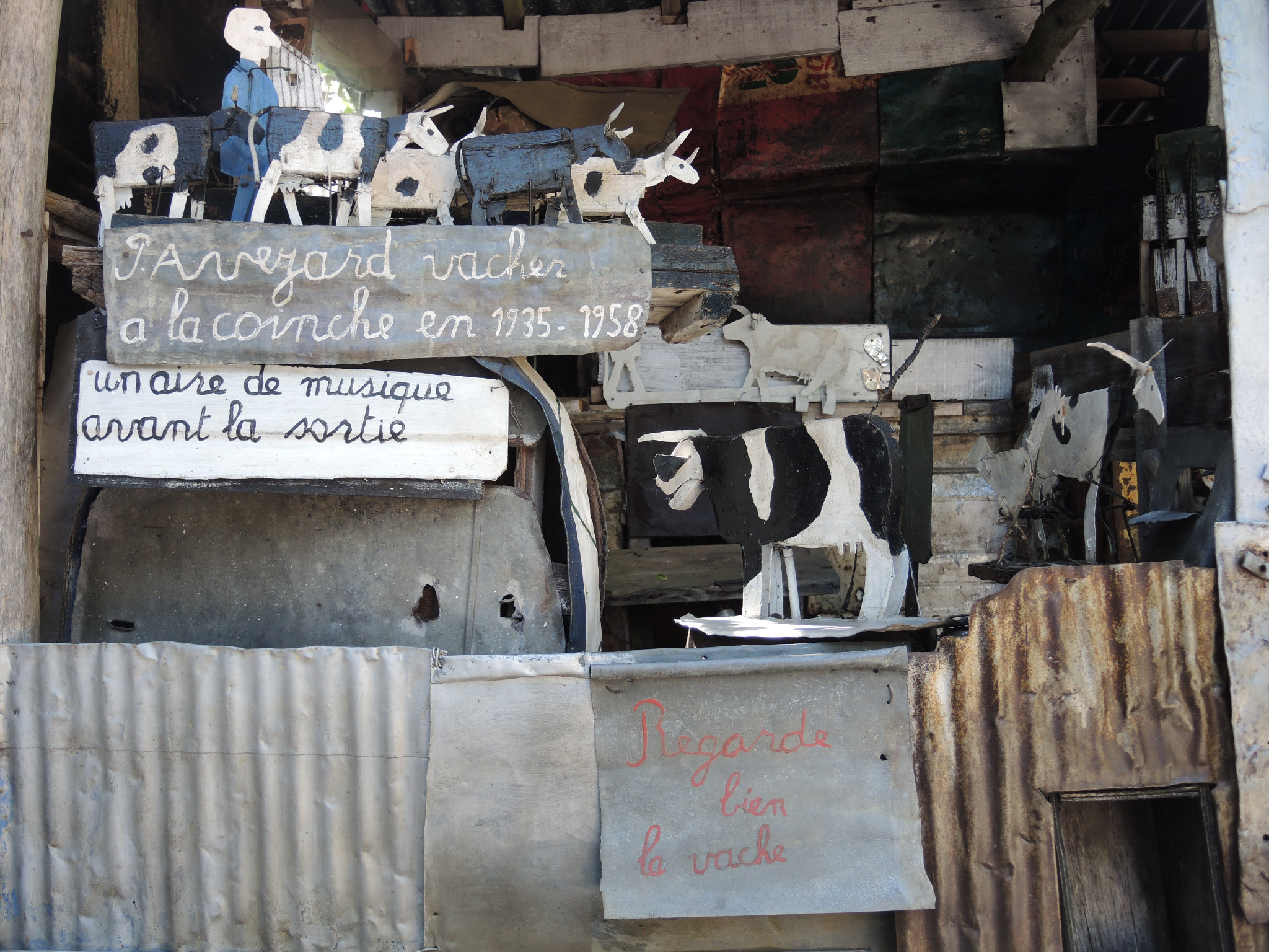 La Fabuloserie, le jardin, manège de Petit Pierre