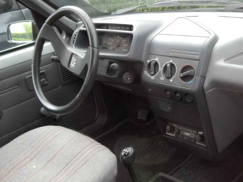 Peugeot205GLDint