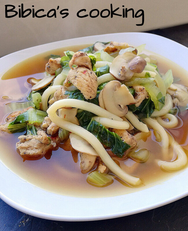 Ramen au poulet, udon, champignons blond et pak-choï