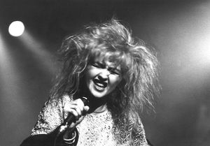 1987_03_Cyndi_Lauper_Zenith_04