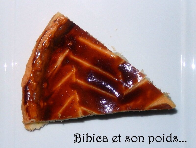 Galette des rois à la noisette et pépite chocolat {avec pâte feuilletée rapide} part haut
