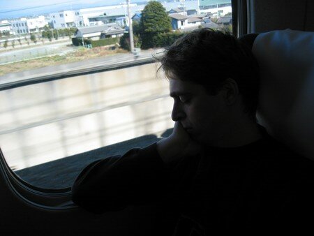 JLM_dort_dans_le_shinkansen