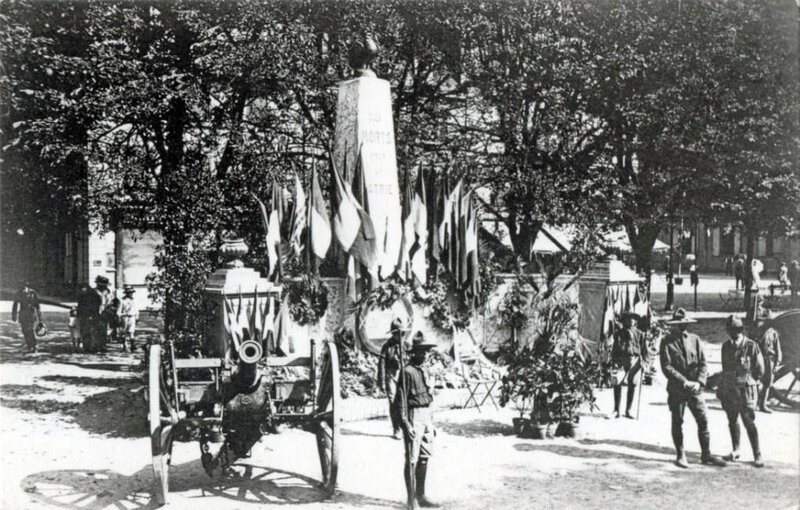 1919 08 15 Belfort CPhoto Fêtes patriotiques Place d'Armes Cénotaphe