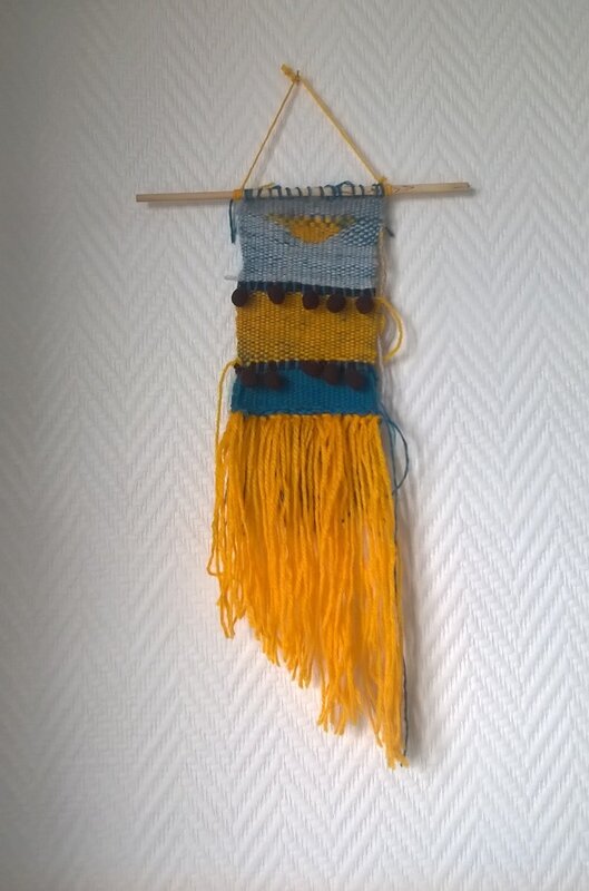 Tissage à la frange jaune