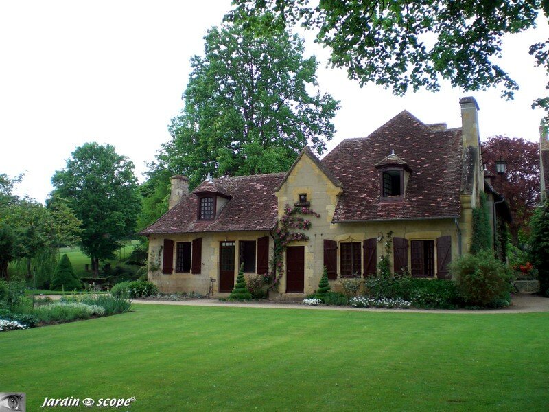 Maison médièvale à la façade fleurie