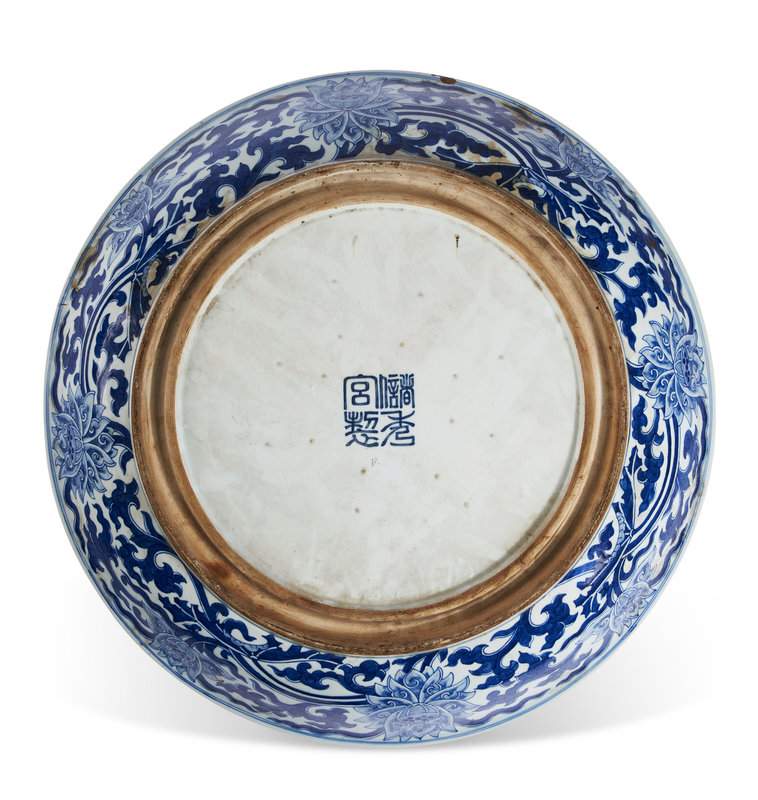 2023_NYR_21451_1083_001(a_rare_massive_blue_and_white_lotus_dish_chuxiugong_zhi_four-character_d6413841043137)