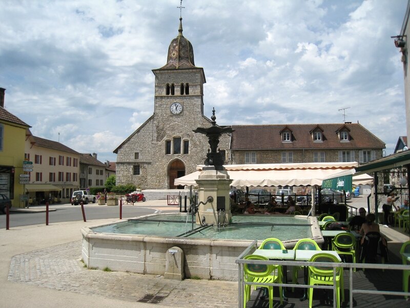 Clairvaux-les-lacs-fontaine-eglise