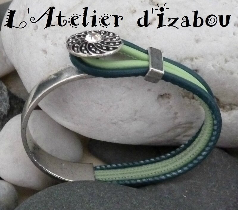 P1130803 Bracelet demi jonc strass et cuir turquoise et vert, anneau de serrage