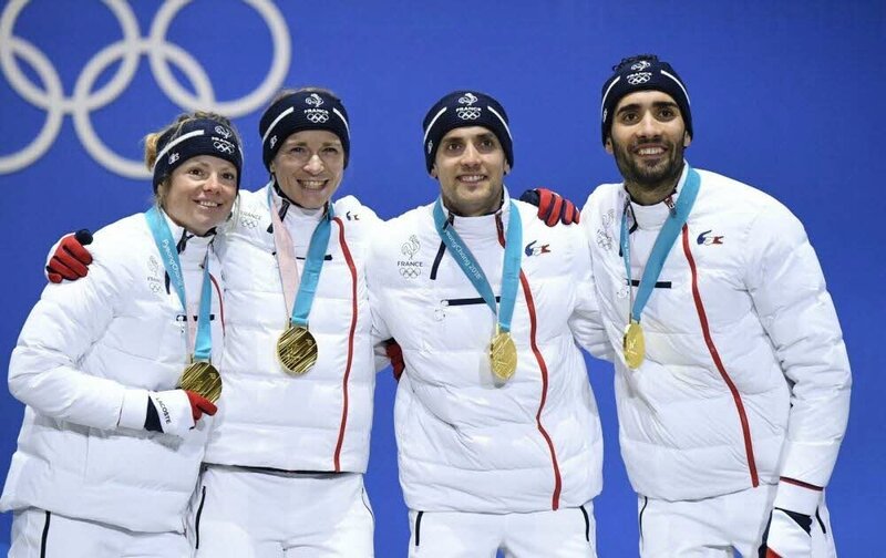 mardi-20-fevrier-en-biathlon-l-equipe-de-france-composee-d-anais-bescond-marie-dorin-habert-martin-fourcade-et-simon-desthieux-a-remporte-la-medaille-d-or-photo-afp-javier-soriano
