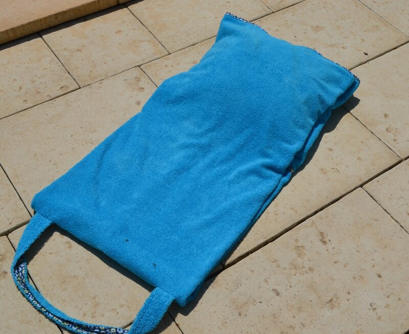 Serviette_cde_plage_pliable_avec_coussin__t__couture_La_chouette_bricole