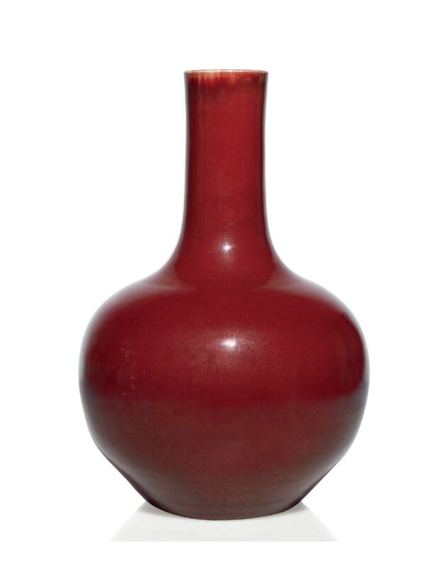 Grand vase en porcelaine émaillée rouge, tianqiuping, Chine, dynastie Qing, XVIIIème-XIXème siècle