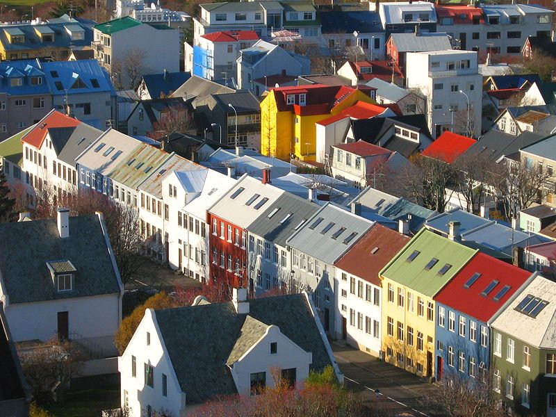 800px-Reykjavik_rooftops By Bjørn Giesenbauer