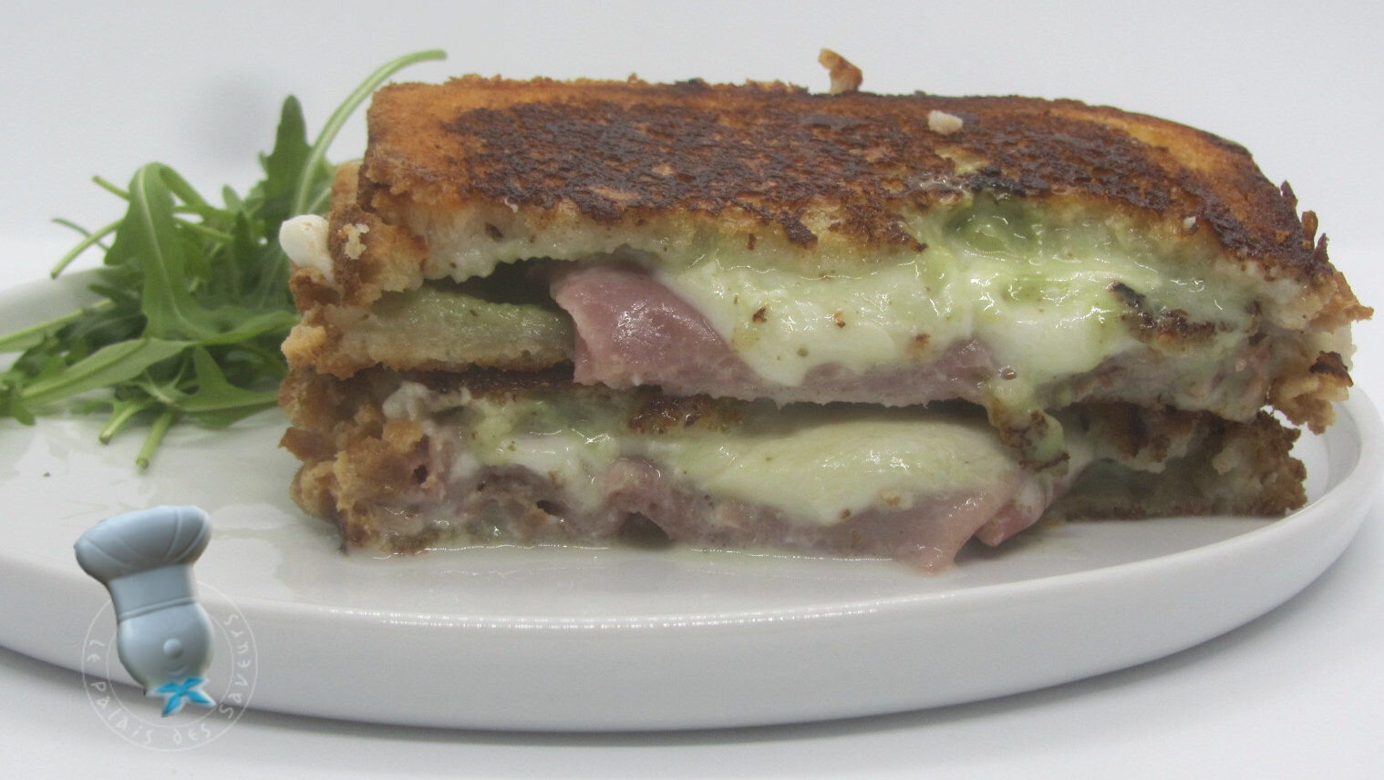 Croque-monsieur jambon fumé, pesto et mozza