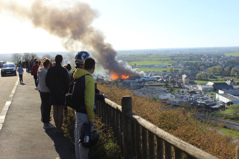 Avranches incendie Etp blanchet SA samedi 20 avril 2013 Pont-Gilbert badauds