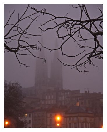 ville_brume_matin_branches_eglise_150111