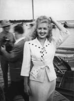 Betty_Grable,_New_River,_North_Carolina,_1942_(15710979198)