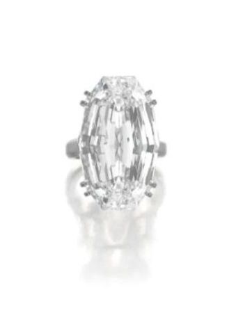EXCEPTIONAL_AND_RARE_DIAMOND_RING__HARRY_WINSTON