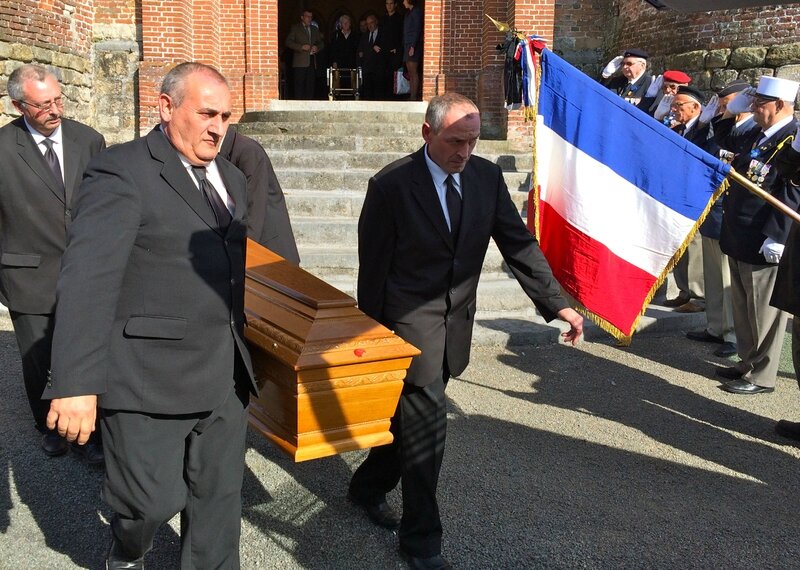 WIMY HOMMAGE ANDRE DELABRE 2015 cercueil drapeau