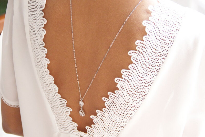 collier-mariage-de-dos-goutte-ajouree