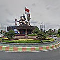 Rond-point à <b>Binjai</b> (Ile de Sumatra)
