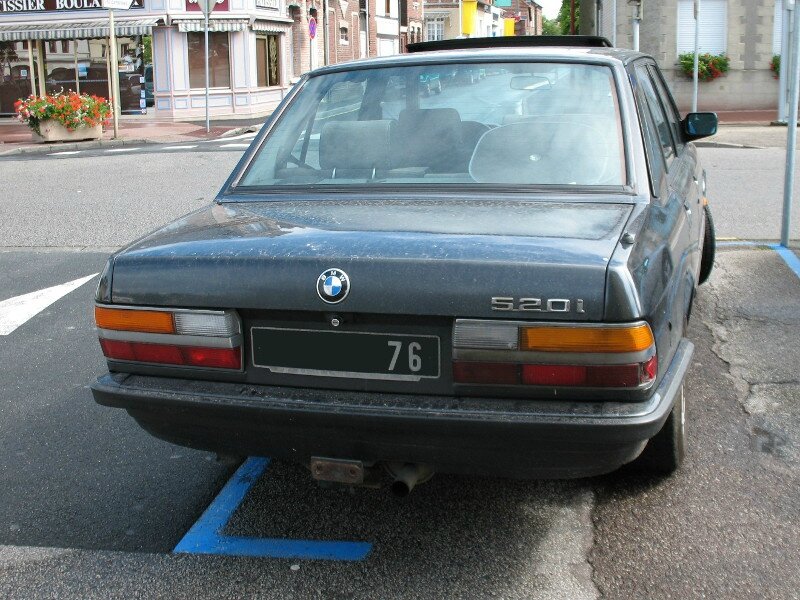 BMW520iE28ar