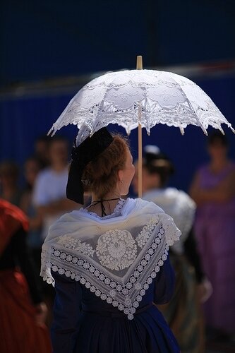 Arlésienne à la fête de la Madeleine à Châteaurenard