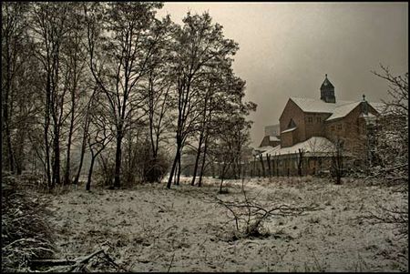 A_church_in_the_snow_daaram