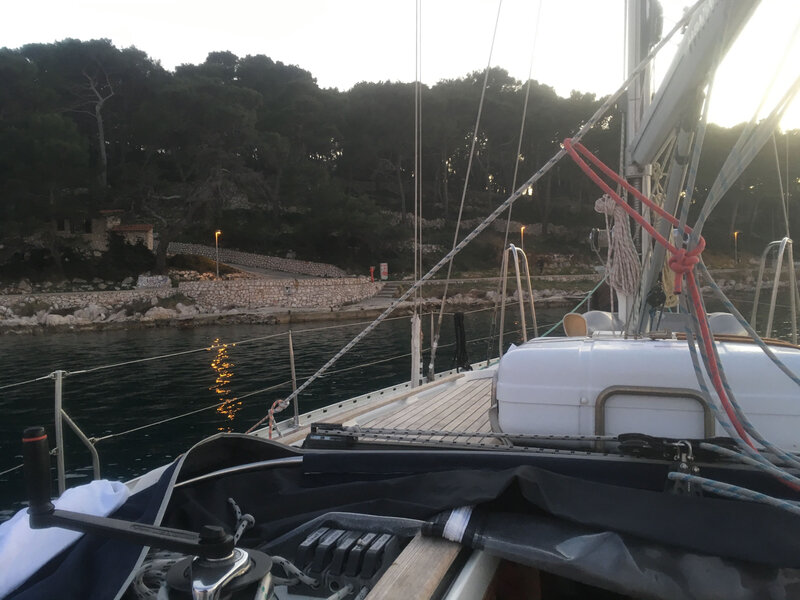 Arrivée dans la zone des corps morts, rive gauche du lagon de Mali Losinj, dimanche 15 mars 2020
