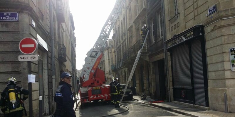 Bordeaux incendie dans un appartement rue Carpenteyre