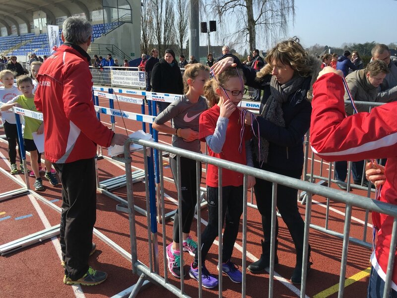 Athletic Club Avranches course minimes cadets benjamins 2016 coureurs arrivée arrivée médaille