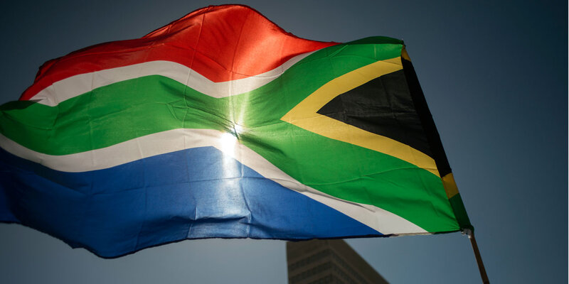 Afrique du Sud : un nouvel “apartheid” … anti-blanc ? Afriqe du Sud drapeau