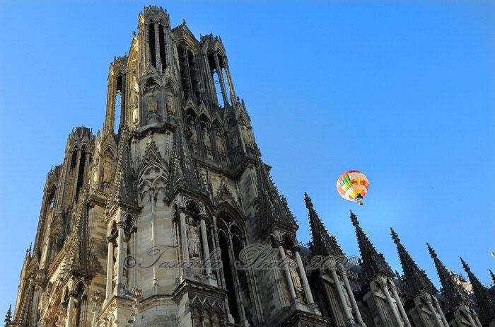 copyrightTasunkaphotos2020_CathBalloon_01