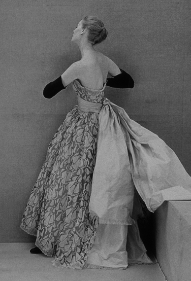 Cristóbal Balenciaga, robe du soir en dentelle de Dognin, 1951