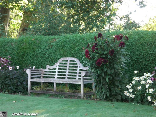 Banc Lutyens à l'entrée du parc de sasnières (41)