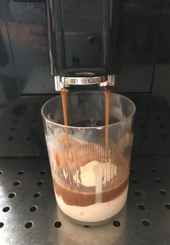 affogato ou glace à la vanille à l'expresso