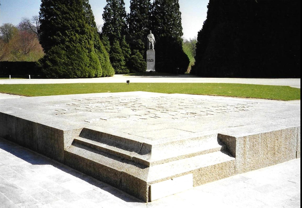 Compiègne, mémorial de l'Armistice, dalle centrale (60)