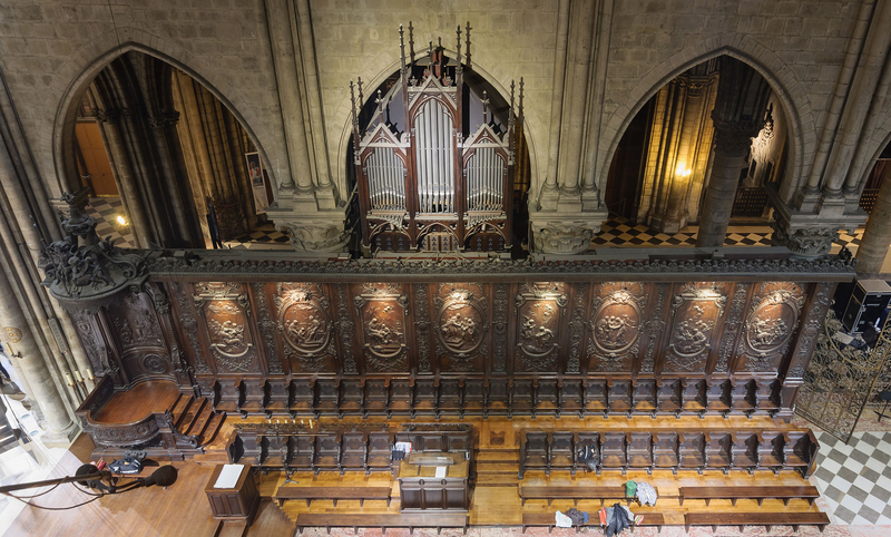 Cathedrale_Notre-Dame_de_Paris_stalles_orgue_choeur