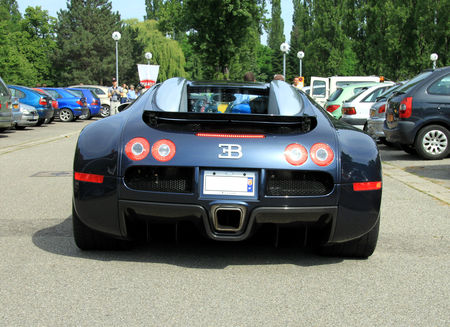 Bugatti_veyron_16__Retrorencard_juin_2010__04