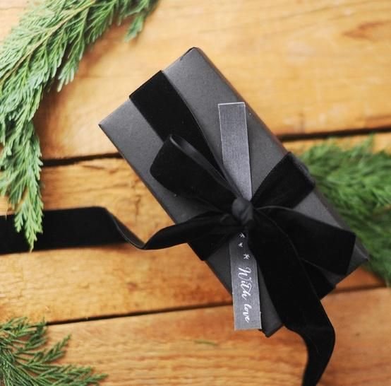 deco_noel_noir_cadeau_ruban_velours
