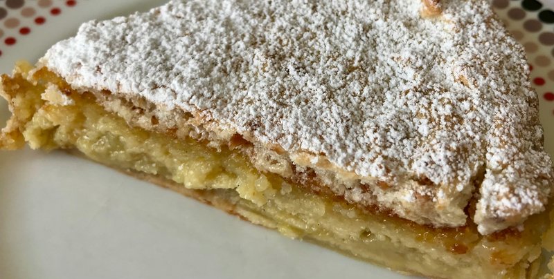 tarte à la rhubarbe macaronnée