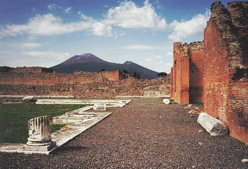 Vesuvius_from_Pompeii