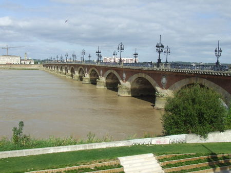 Pont_de_Pierre_3