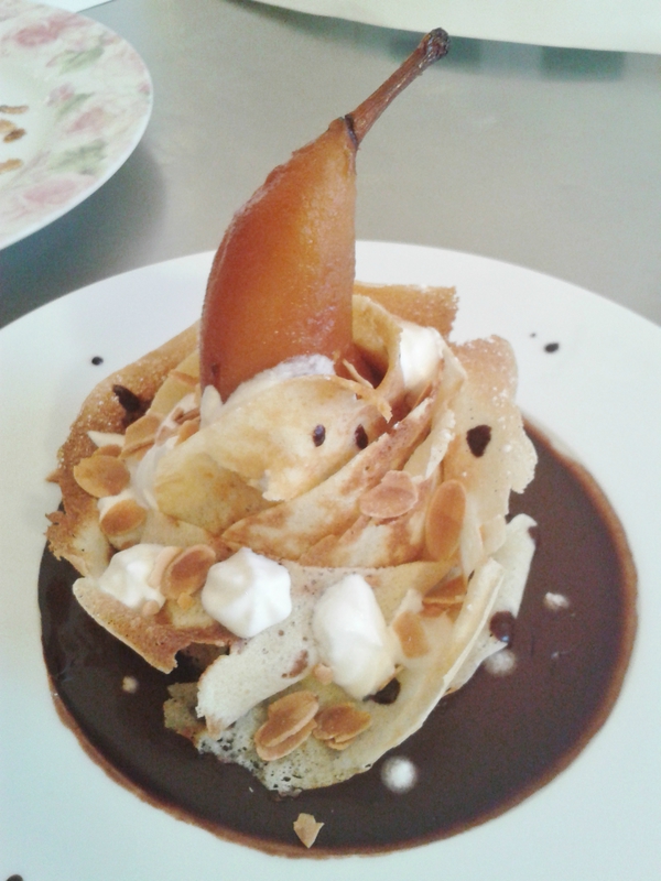crêpes aux poires caramélisées au four et à la sauce au chocolat (du chef Custos)