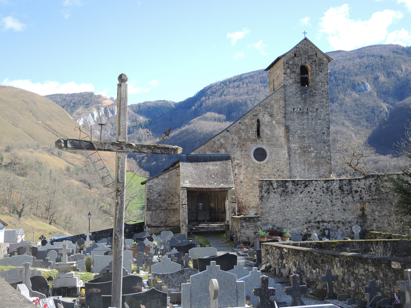 Sainte-Engrace, église romane et cimetière (64)