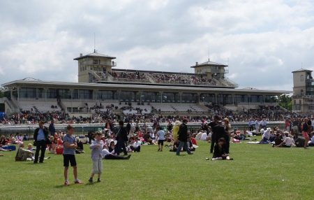 Tribunes Chantilly