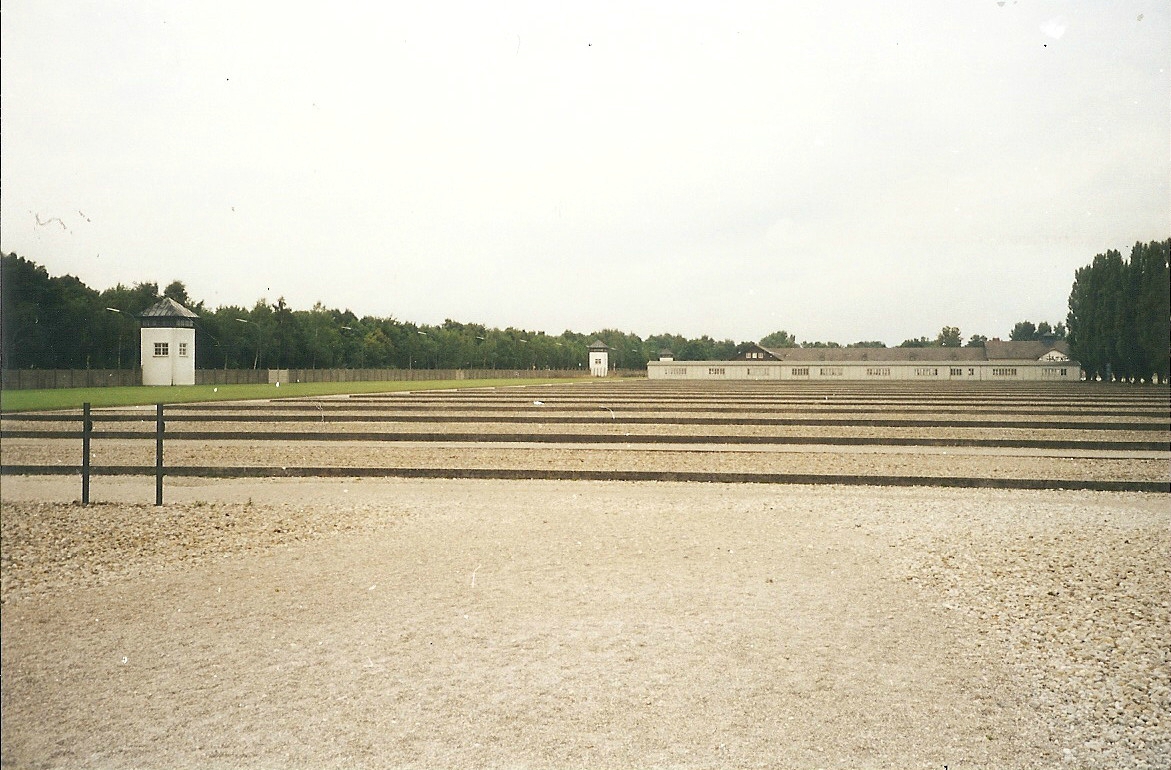 Dachau, le camp, place d'appel (Allemagne)
